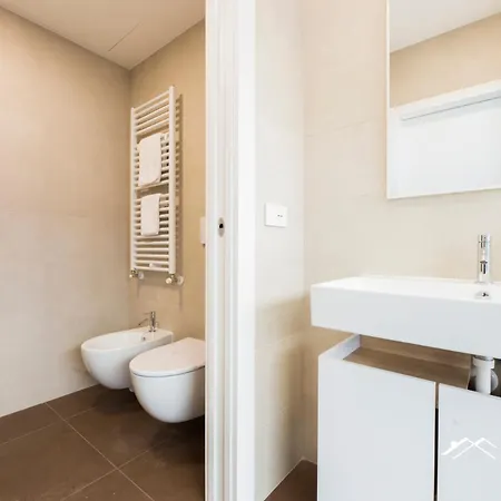 Waterfront Lux| Studio|a/c|parking|gym|wifi By Tilo Cenova